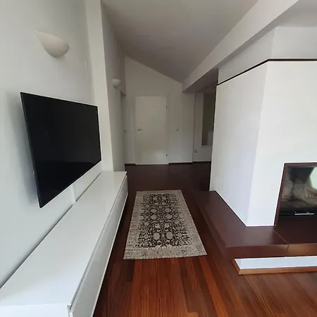 Exklusive Lakeview In Bestlage Mattsee, Beschattbare Dachterrasse Mit Panoramablick Ueber Den *