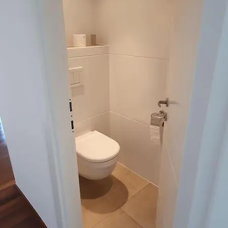 Exklusive Lakeview In Bestlage Mattsee, Beschattbare Dachterrasse Mit Panoramablick Ueber Den 马特塞