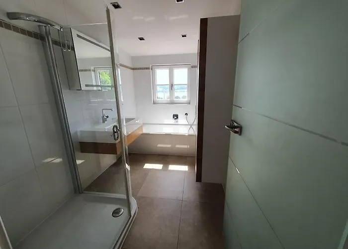 Exklusive Lakeview In Bestlage Mattsee, Beschattbare Dachterrasse Mit Panoramablick Ueber Den Матзее